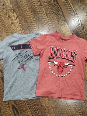 Nike Kids Grey Graphic Tee & Bulls Red Kids Tee - Pack BOYS Size 8 Tees